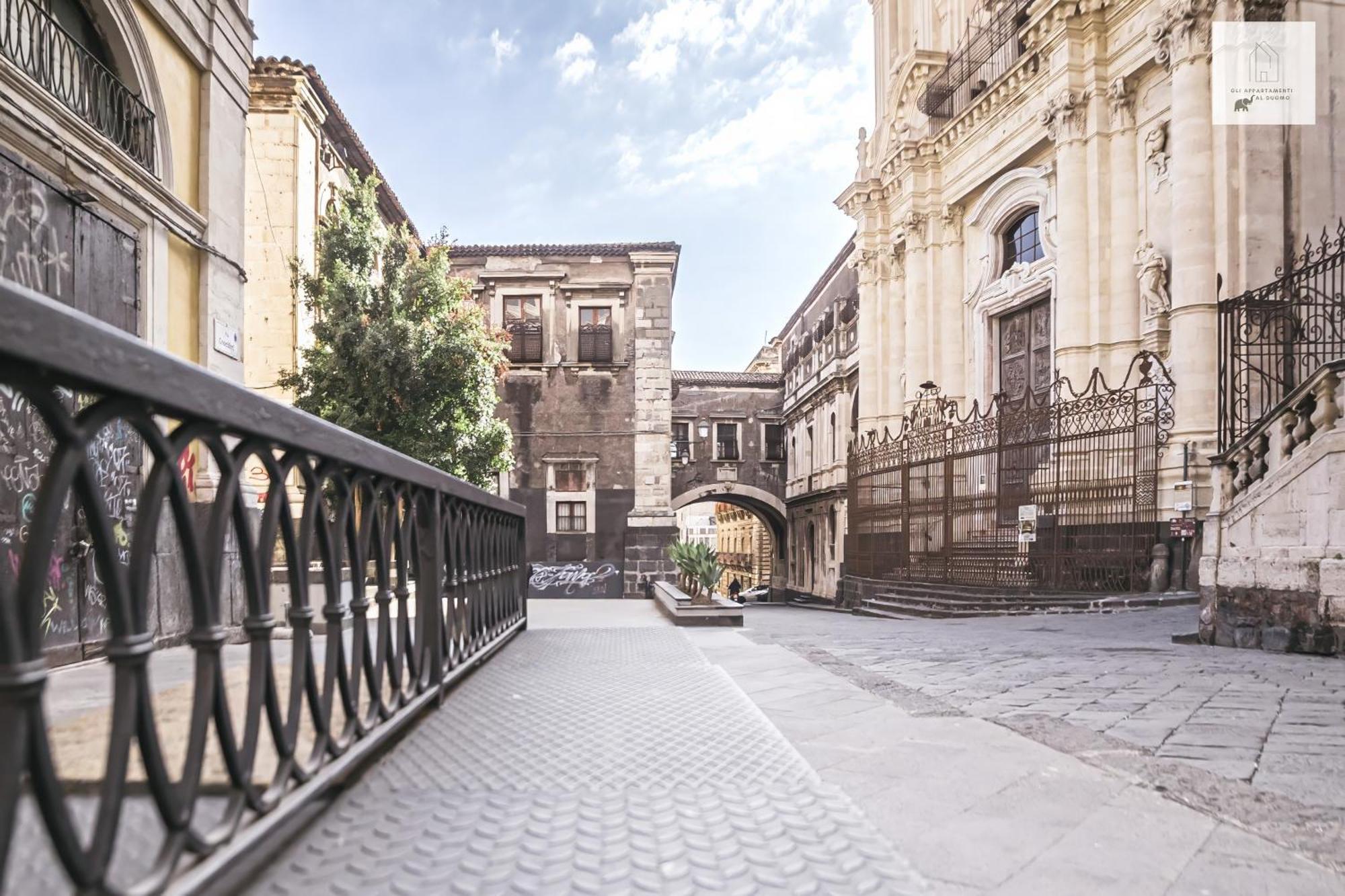 Gli Appartamenti Al Duomo Catania Bagian luar foto